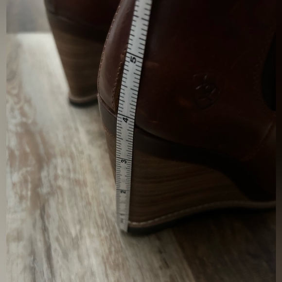 Women’s Ariat wedge ankle boots size 8B - Picture 7 of 7